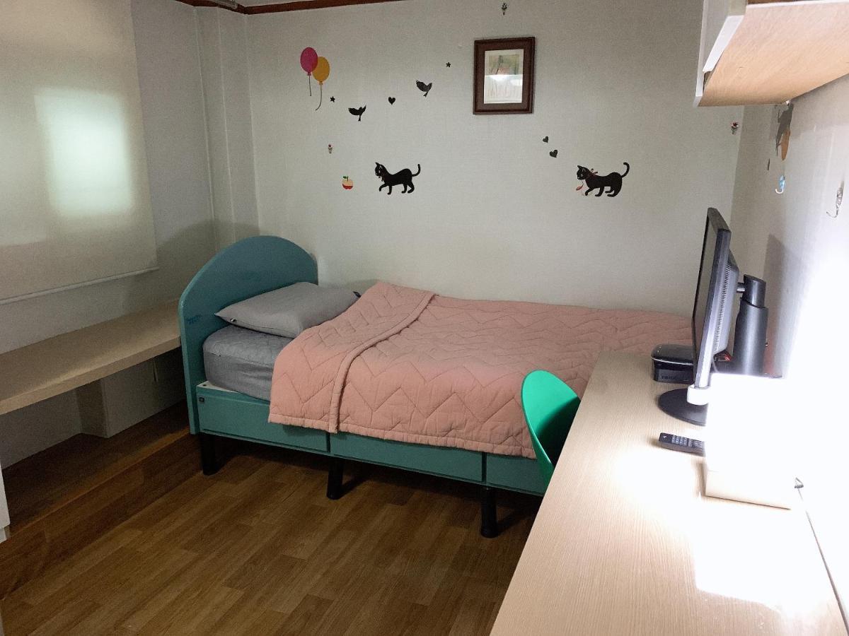 Hostel Living Castle Hongdae Seul Zewnętrze zdjęcie