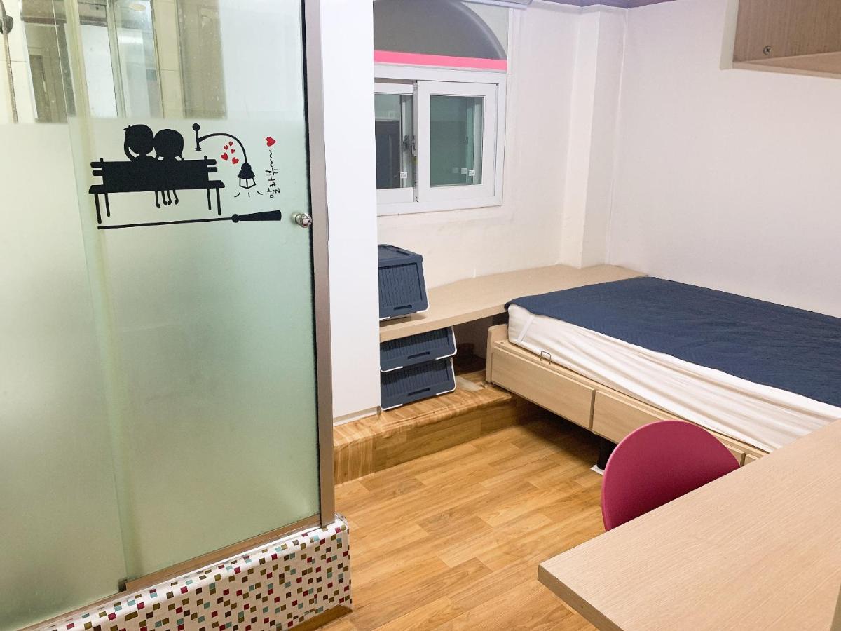 Hostel Living Castle Hongdae Seul Zewnętrze zdjęcie